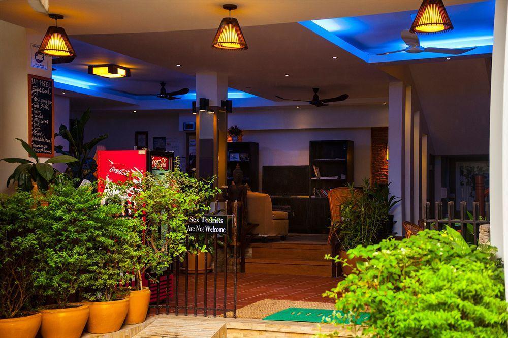 One Up - Banana Hotel Phnom Penh Extérieur photo