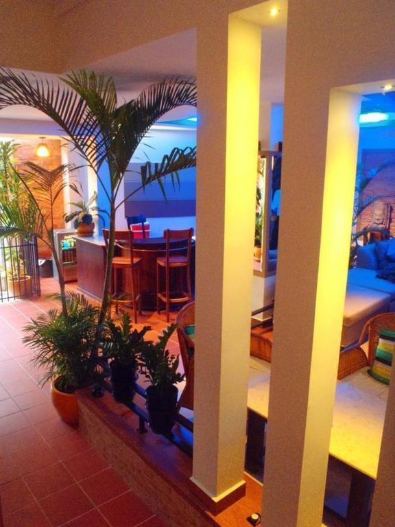 One Up - Banana Hotel Phnom Penh Extérieur photo