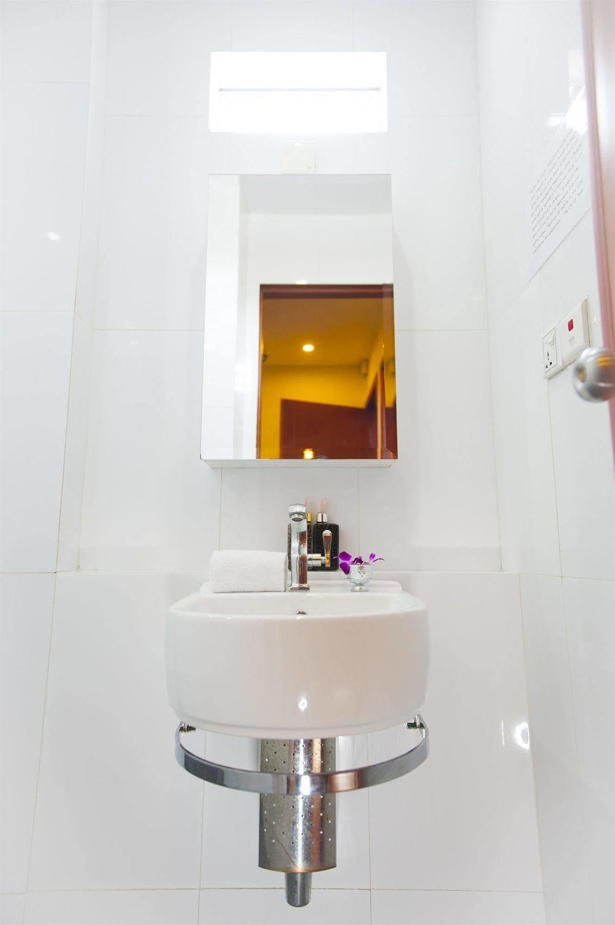 One Up - Banana Hotel Phnom Penh Extérieur photo