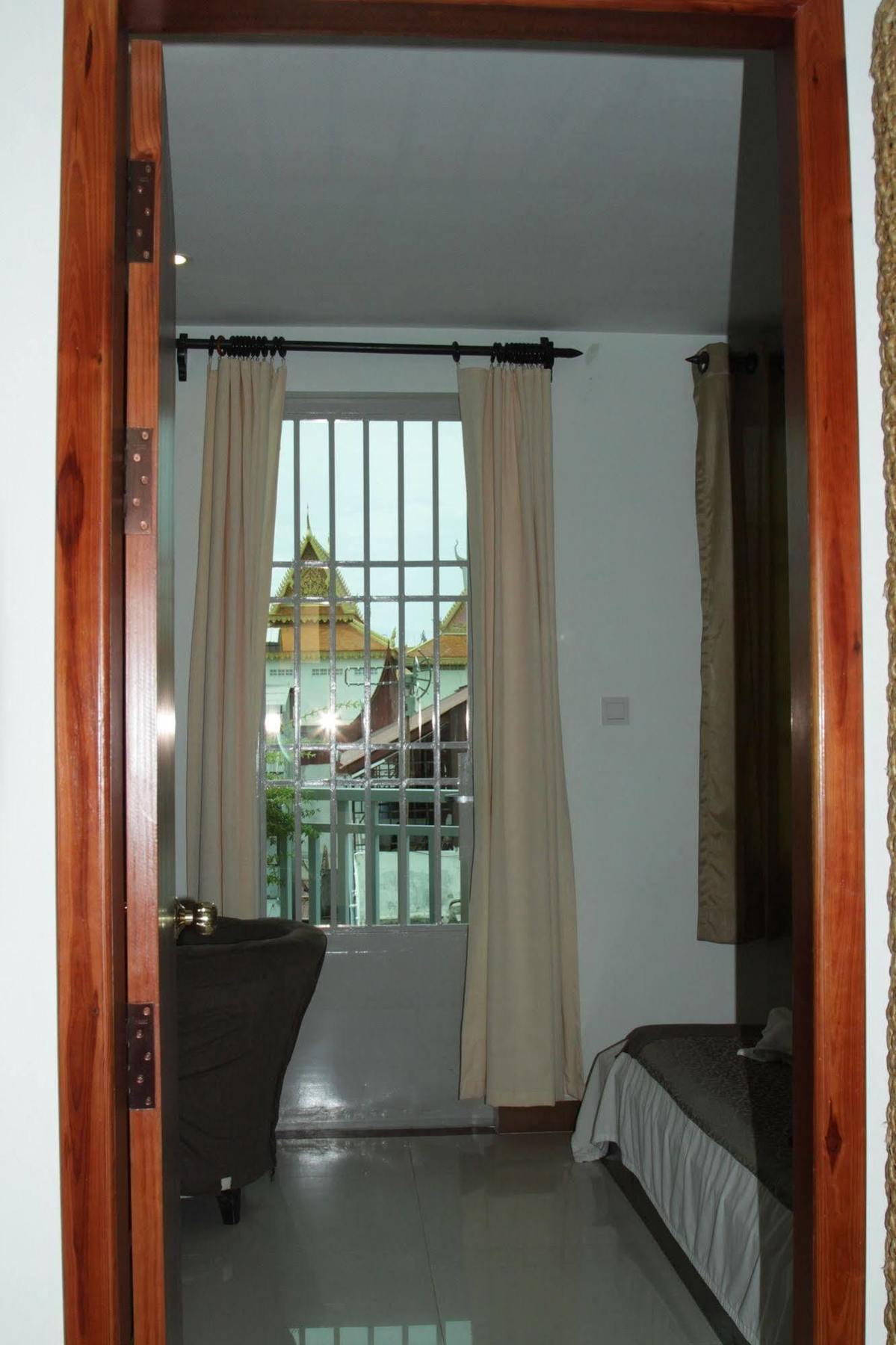 One Up - Banana Hotel Phnom Penh Extérieur photo