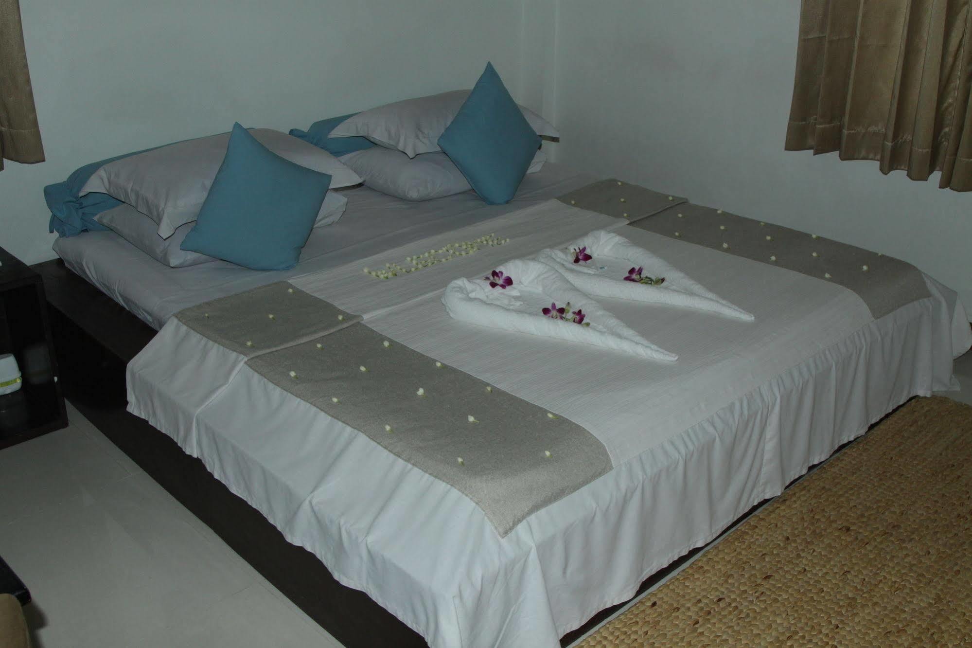 One Up - Banana Hotel Phnom Penh Extérieur photo