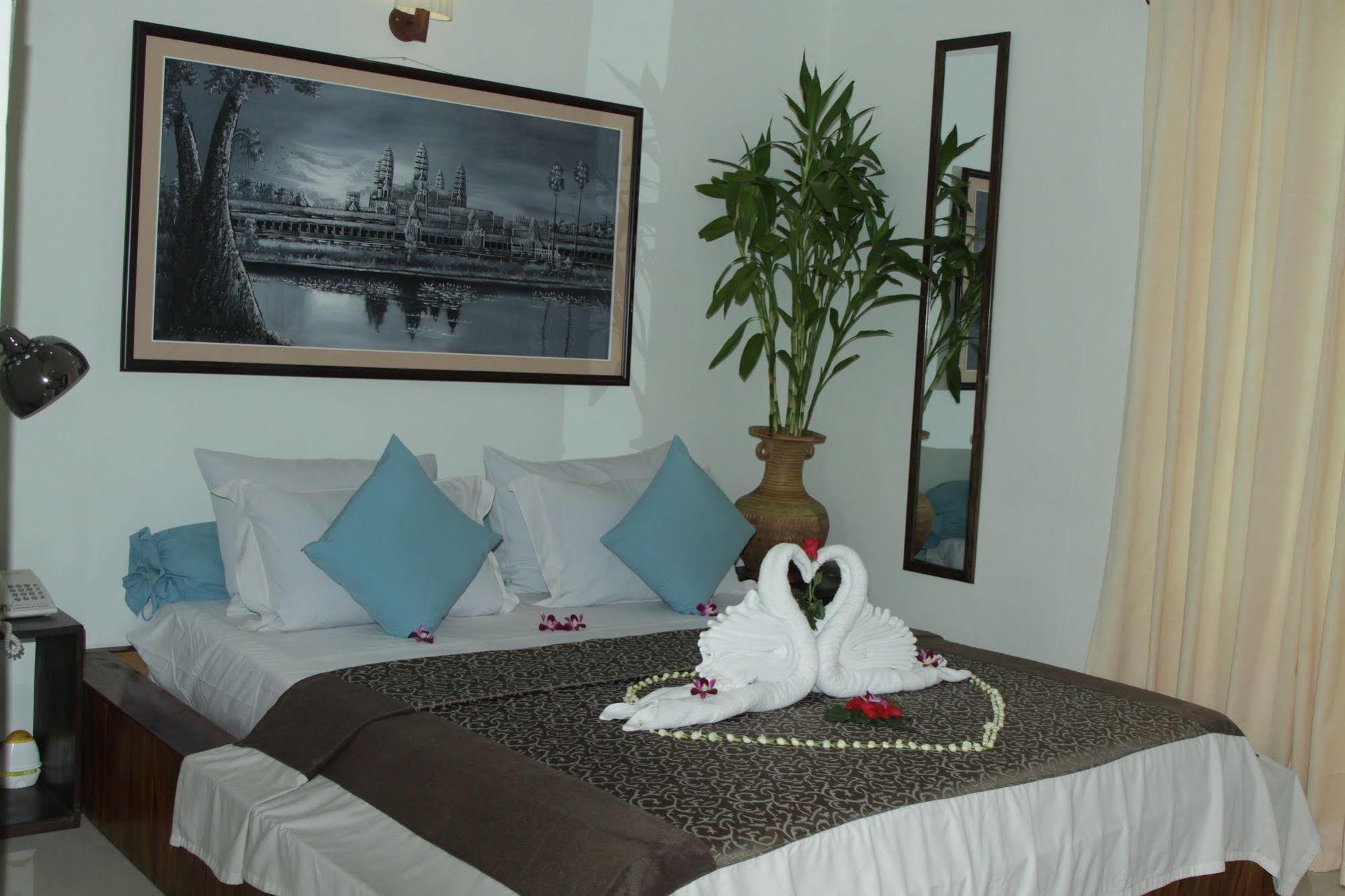 One Up - Banana Hotel Phnom Penh Extérieur photo