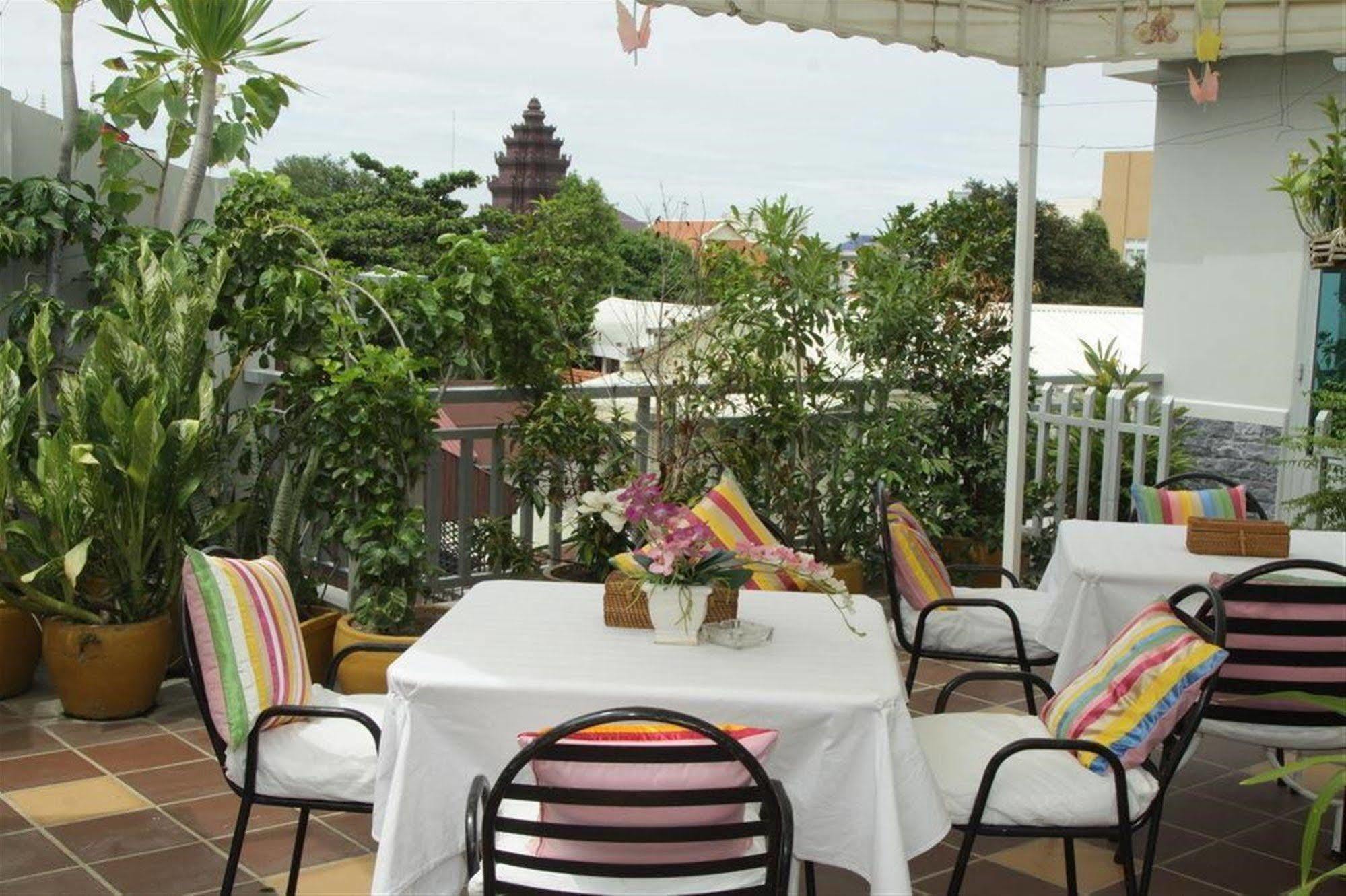 One Up - Banana Hotel Phnom Penh Extérieur photo