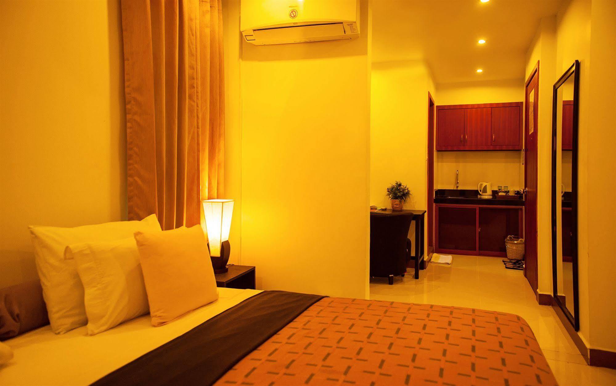 One Up - Banana Hotel Phnom Penh Extérieur photo