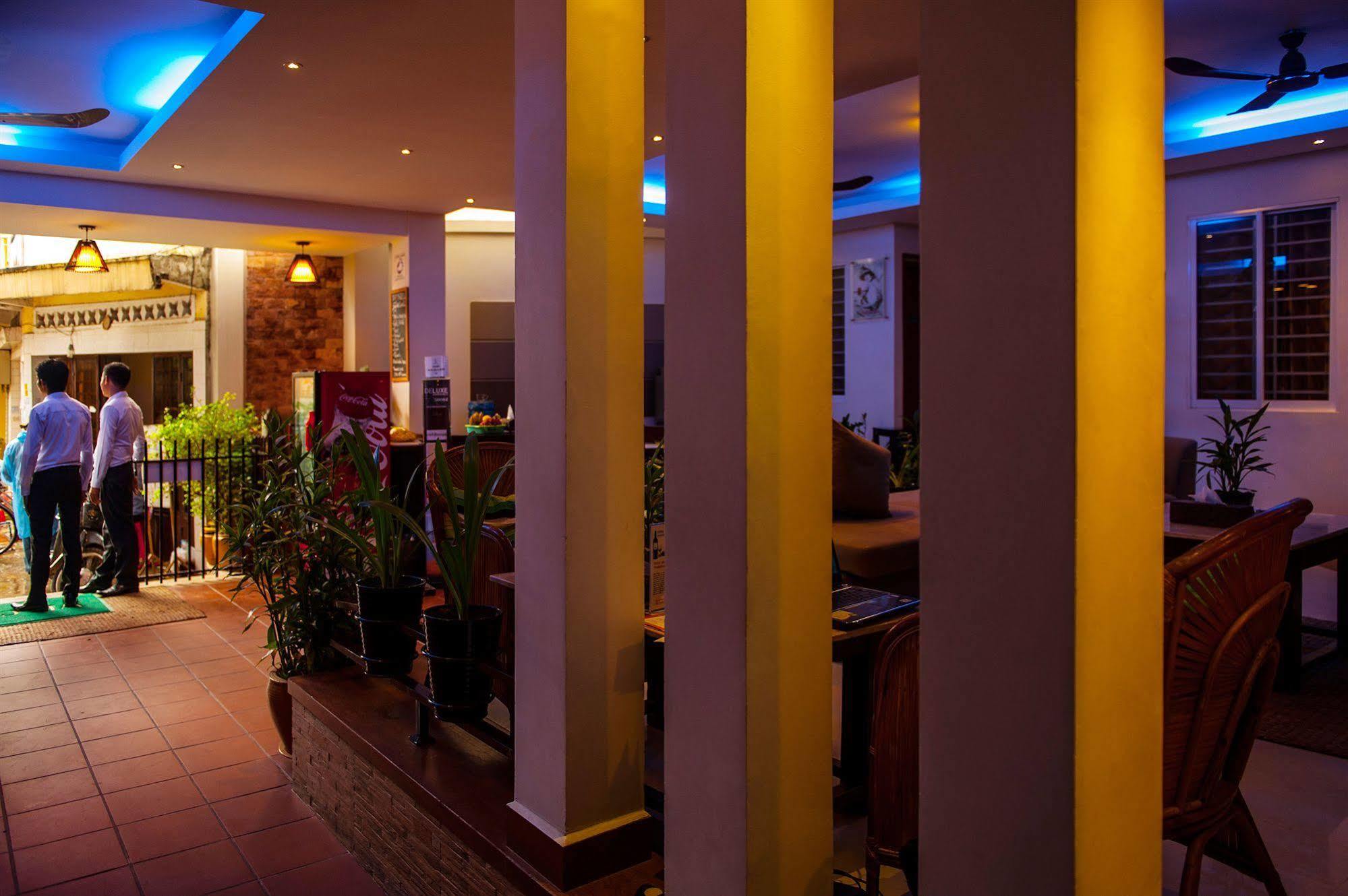 One Up - Banana Hotel Phnom Penh Extérieur photo