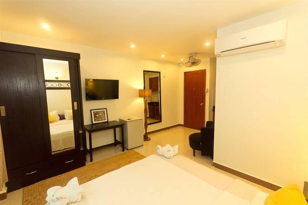 One Up - Banana Hotel Phnom Penh Extérieur photo